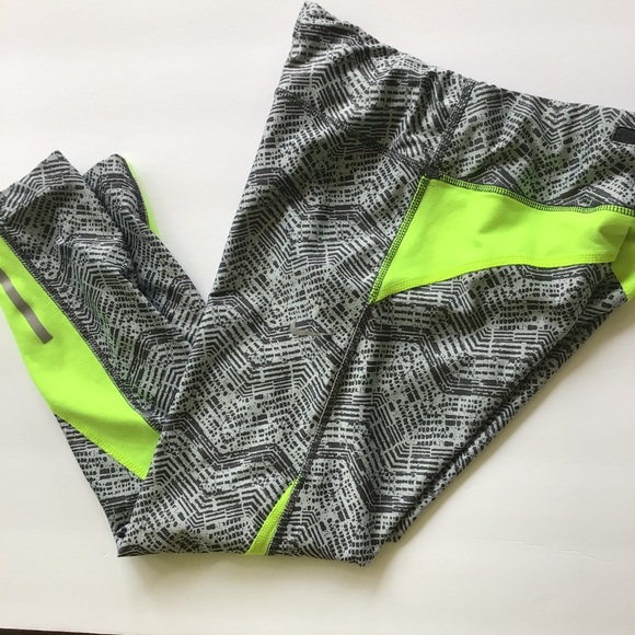 NIKE DRI FIT NEON YELLOW CAPRI LEGGINGS SMALL - Picture 2 of 14